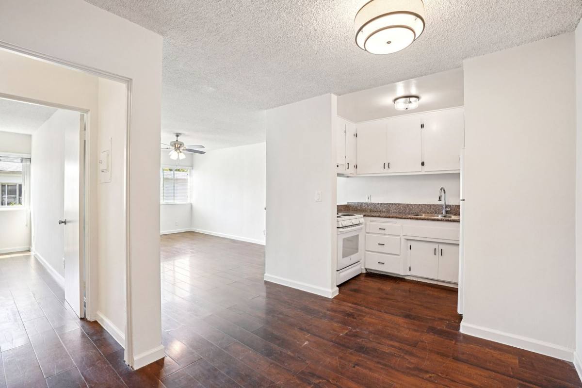 Apartment for rent at 3715 W 27th St, Los Angeles, CA 90018