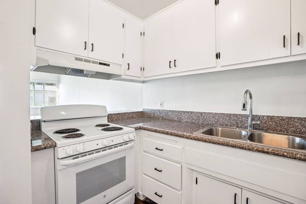 Apartment for rent at 3715 W 27th St, Los Angeles, CA 90018