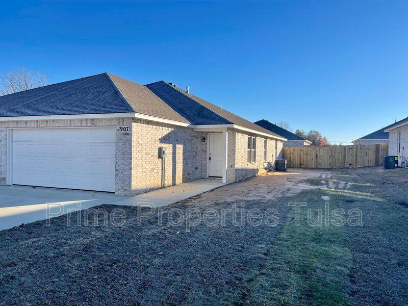 Apartment for rent at 1908 Mulberry St, Wagoner, OK 74467