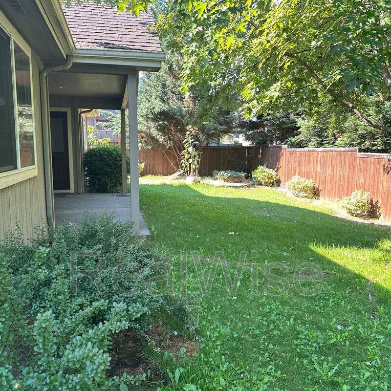 House for rent at 115 Wagon Wheel Dr, Grants Pass, OR 97527