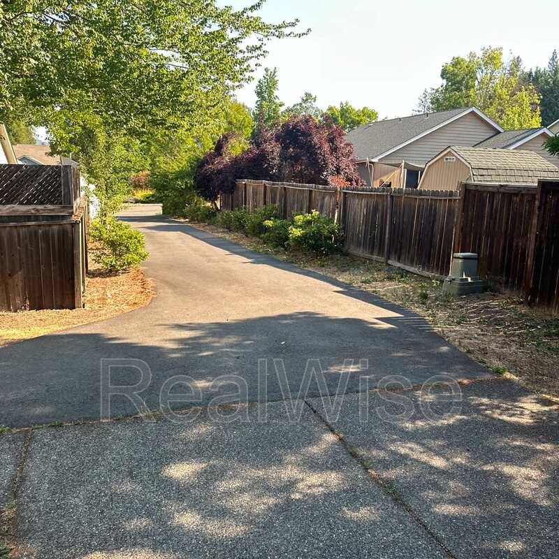 House for rent at 115 Wagon Wheel Dr, Grants Pass, OR 97527