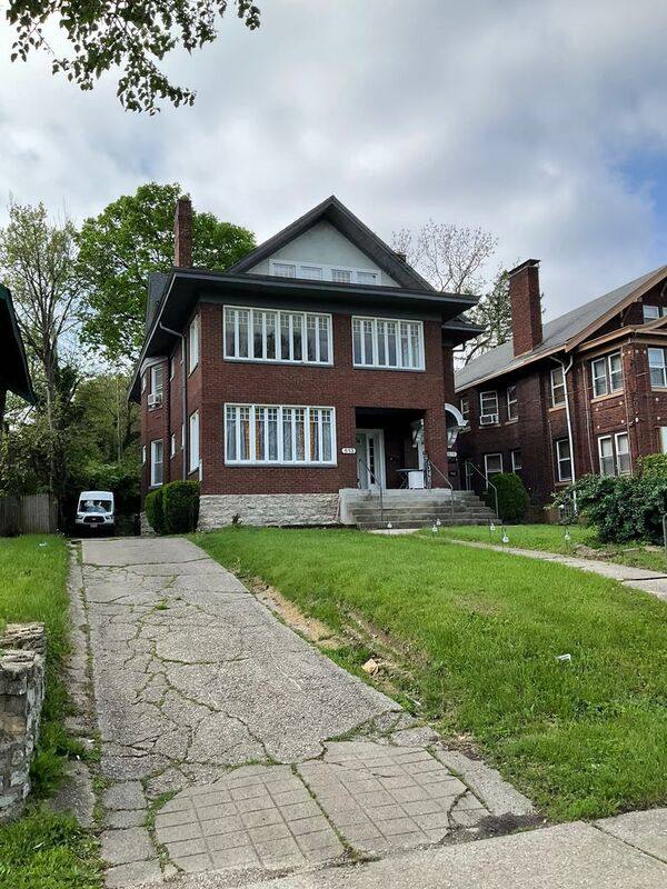 Apartment for rent at 611 E Mitchell Ave #2, Cincinnati, OH 45229