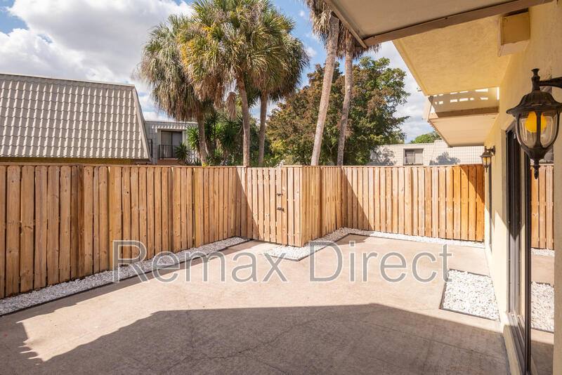 Townhouse for rent at 1700 Embassy Dr #305, West Palm Beach, FL 33401