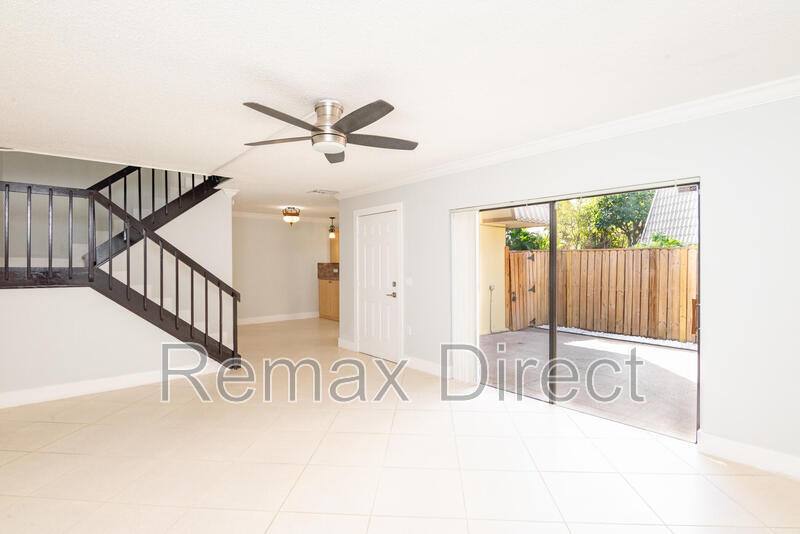 Townhouse for rent at 1700 Embassy Dr #305, West Palm Beach, FL 33401