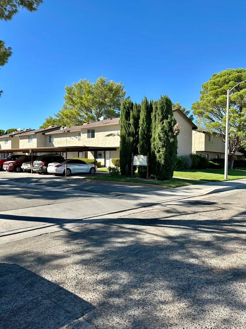 Apartment for rent at 121 N Gateway Blvd, Ridgecrest, CA 93555