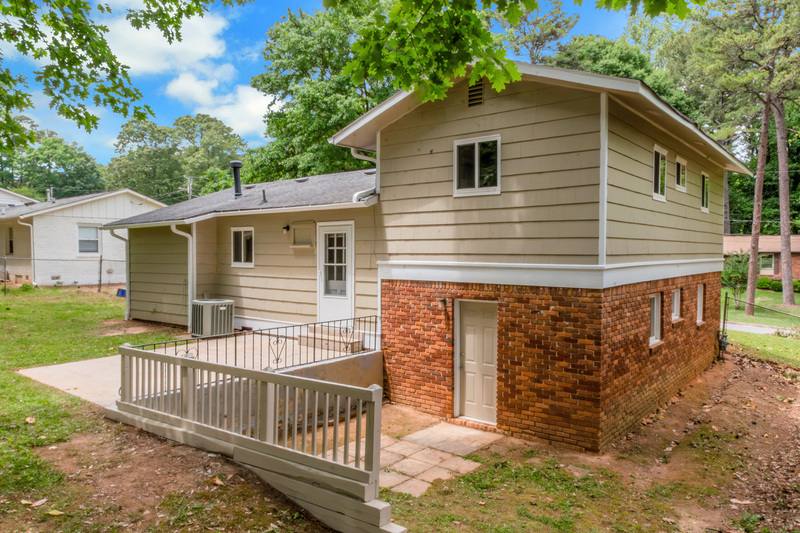 House for rent at 2080 Dundee Dr SE, Smyrna, GA 30080