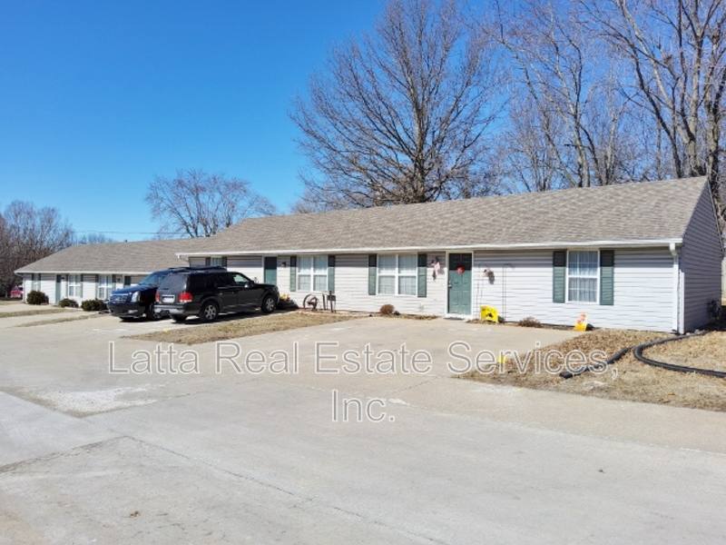 Apartment for rent at 408 S Johnson Dr #2, Odessa, MO 64076
