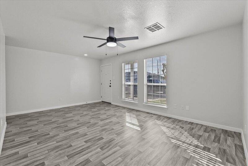 Apartment for rent at 5098 Akumal Calle, Dickinson, TX 77539