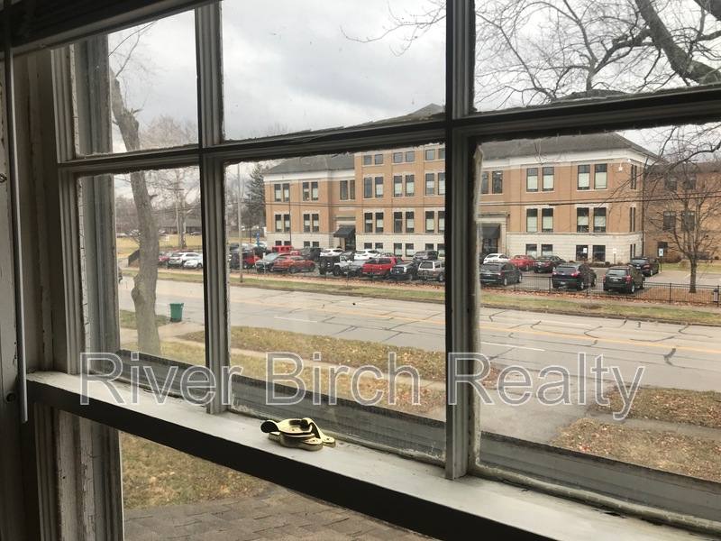 Apartment for rent at 423 W Lawrence Ave #2, Springfield, IL 62704