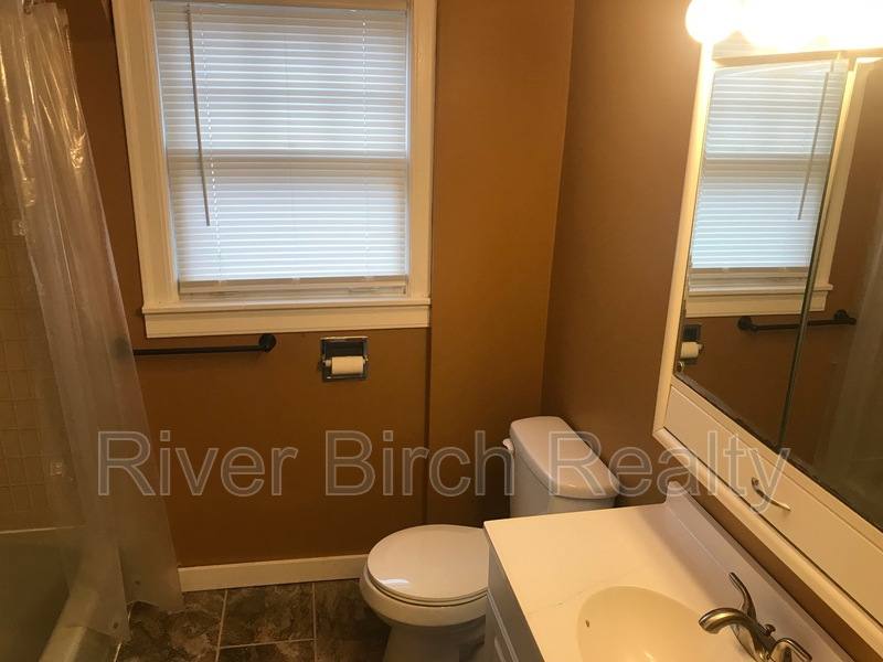 Apartment for rent at 423 W Lawrence Ave #2, Springfield, IL 62704