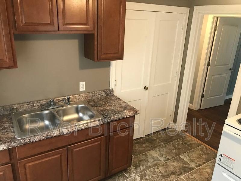 Apartment for rent at 423 W Lawrence Ave #2, Springfield, IL 62704