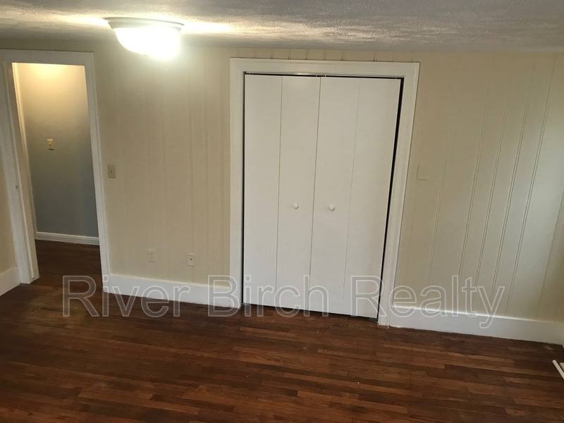 Apartment for rent at 423 W Lawrence Ave #2, Springfield, IL 62704