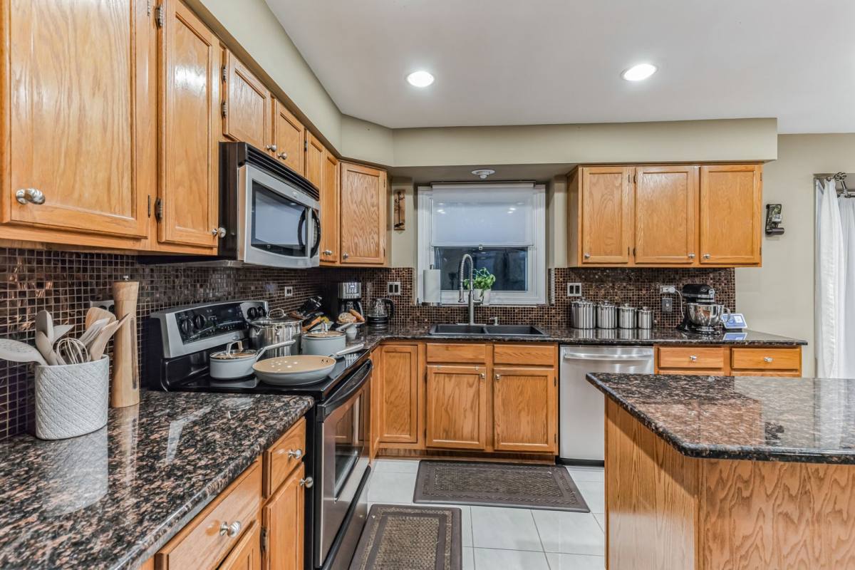 House for rent at 324 Chesapeake Lane, Bloomingdale, IL 60108