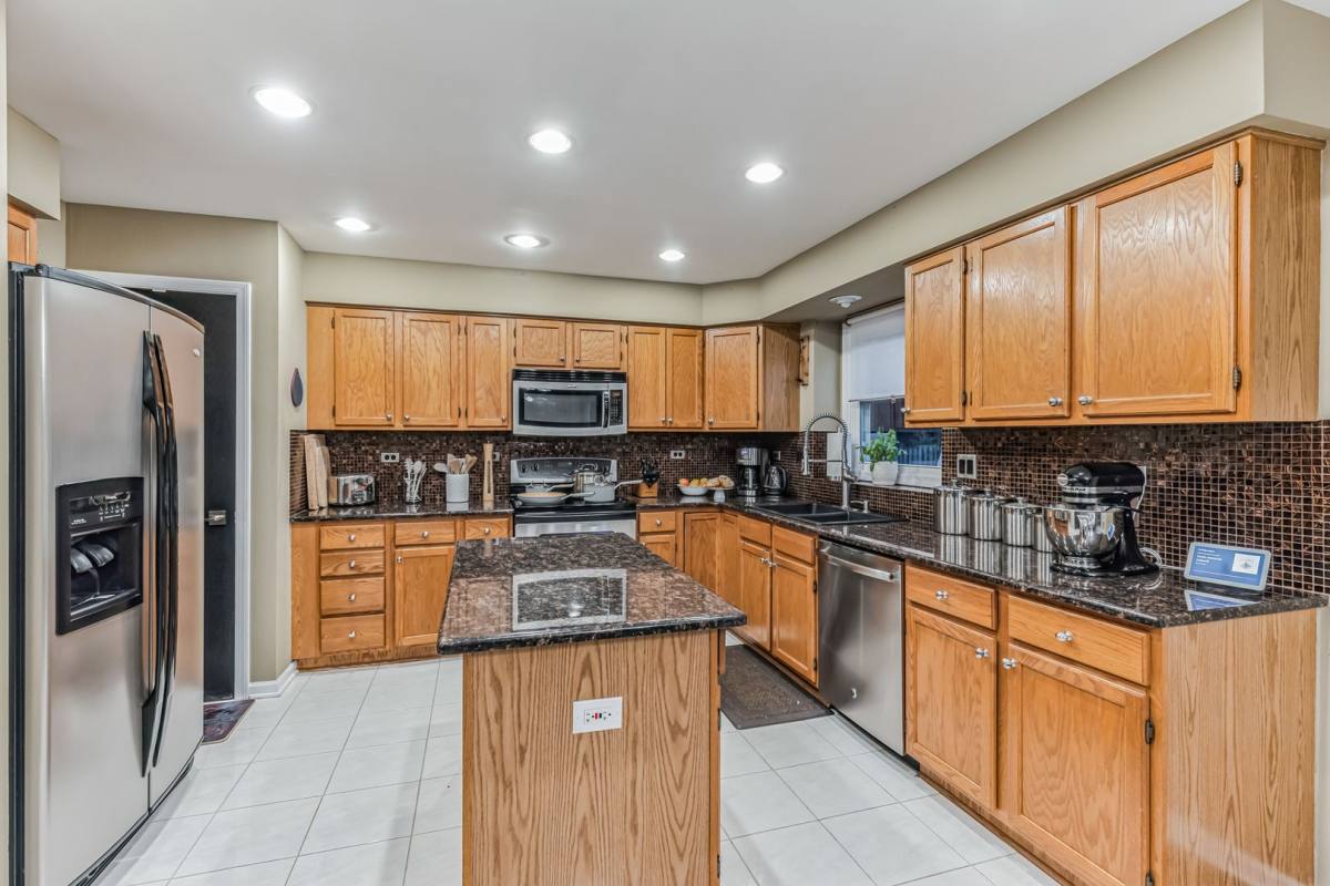 House for rent at 324 Chesapeake Lane, Bloomingdale, IL 60108