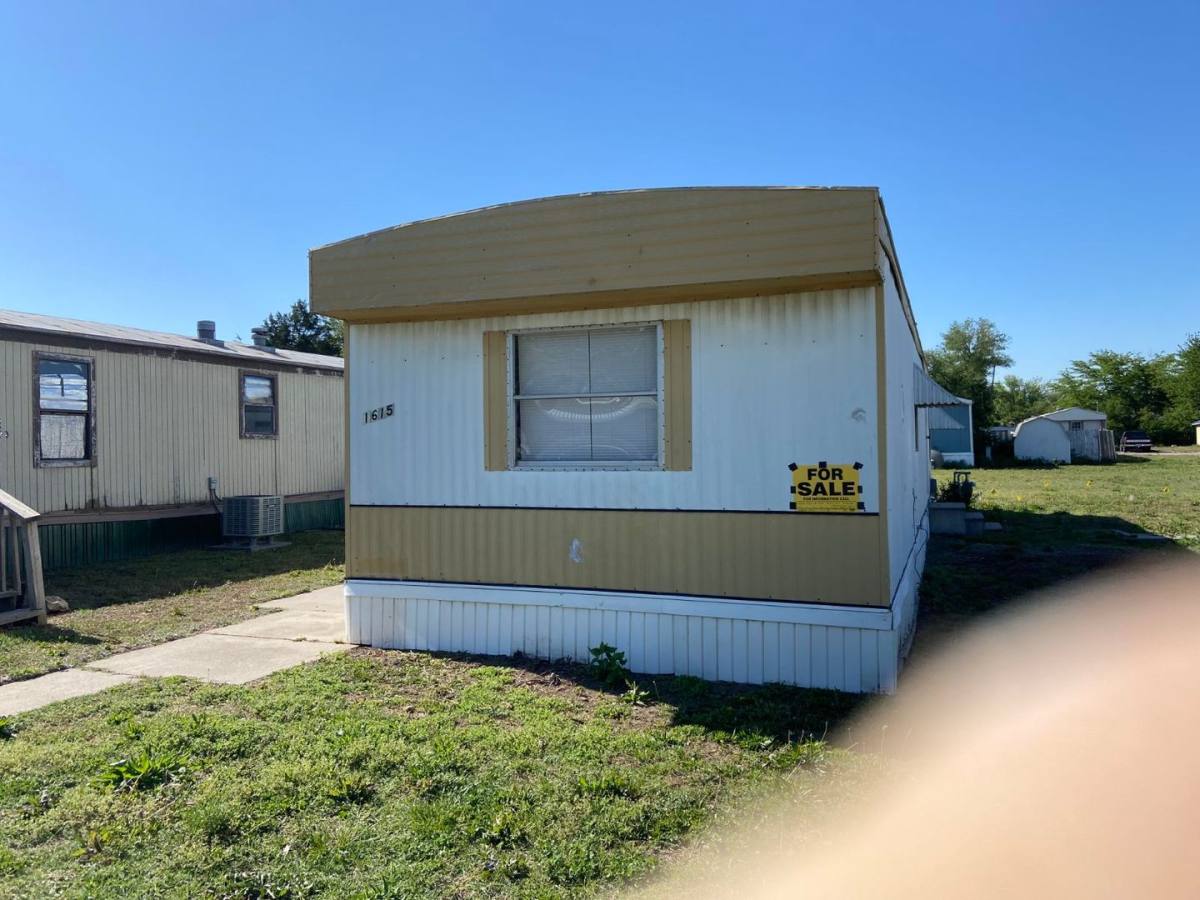 Apartment for rent at 1601 E 11th Ave, Hutchinson, KS 67501