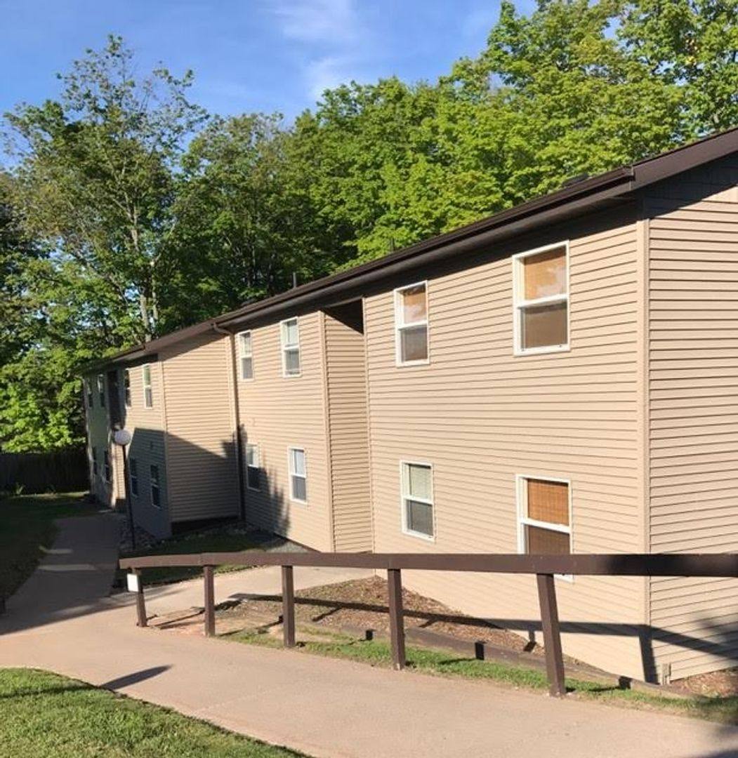 Apartment for rent at 1000-1142 Northland Dr, Marquette, MI 49855