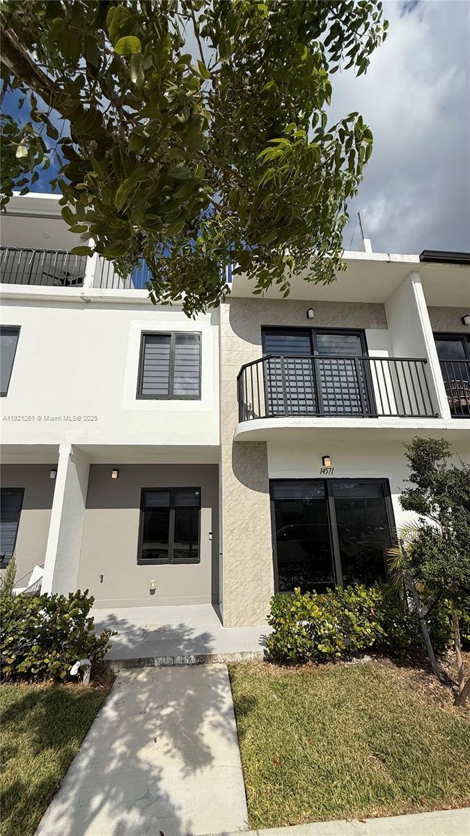 Townhouse for rent at 14571 SW 261st St, Homestead, FL 33032