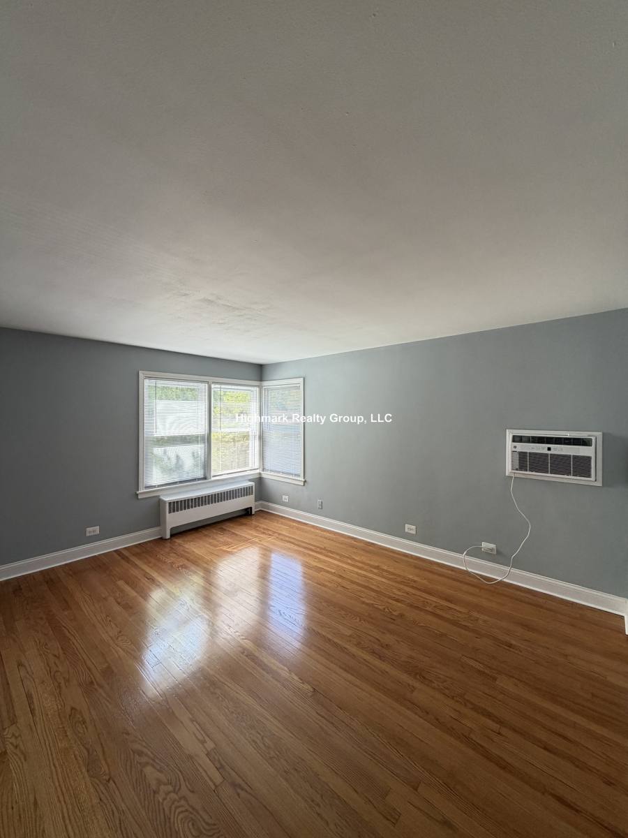 Apartment for rent at 2752 W N Shore Ave #2EE, Chicago, IL 60645