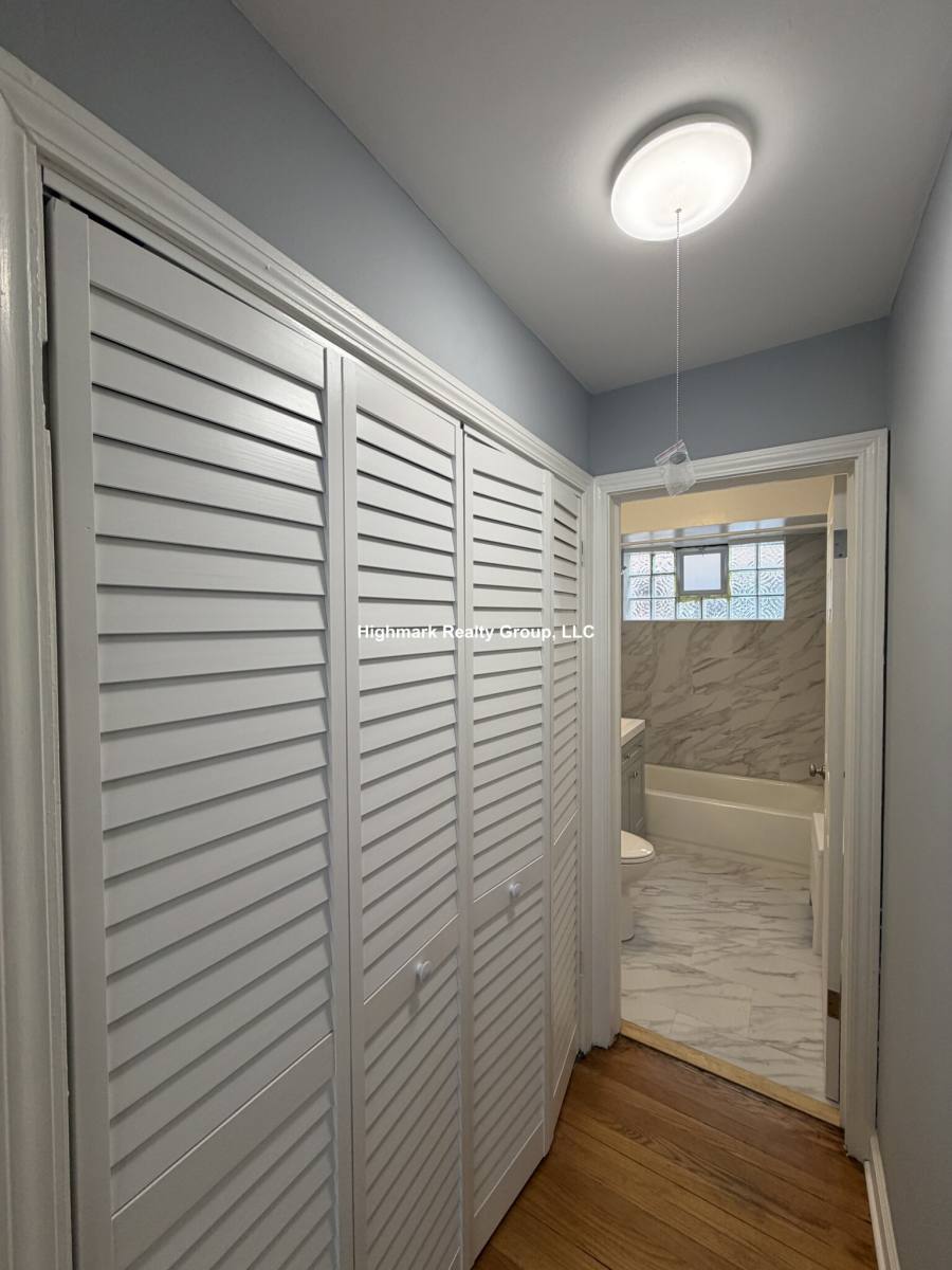 Apartment for rent at 2752 W N Shore Ave #2EE, Chicago, IL 60645
