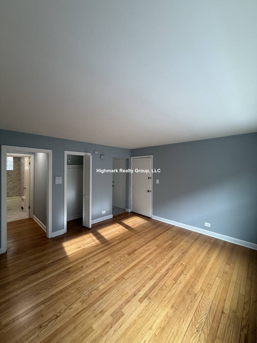 Apartment for rent at 2752 W N Shore Ave #2EE, Chicago, IL 60645