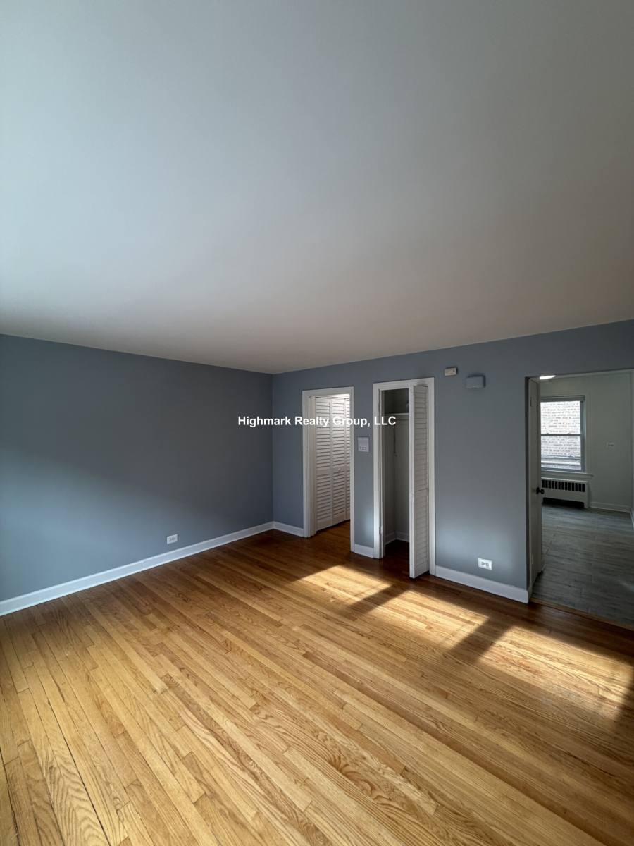 Apartment for rent at 2752 W N Shore Ave #2EE, Chicago, IL 60645
