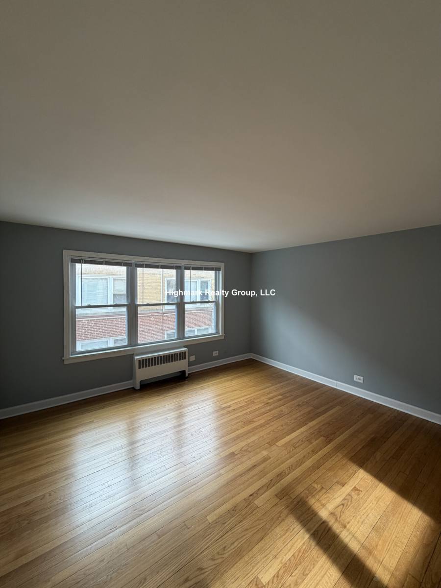 Apartment for rent at 2752 W N Shore Ave #2EE, Chicago, IL 60645