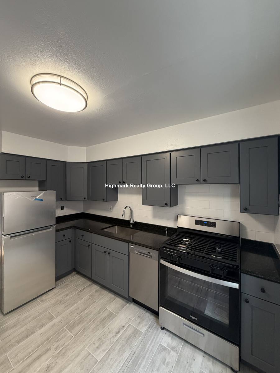 Apartment for rent at 2752 W N Shore Ave #2EE, Chicago, IL 60645