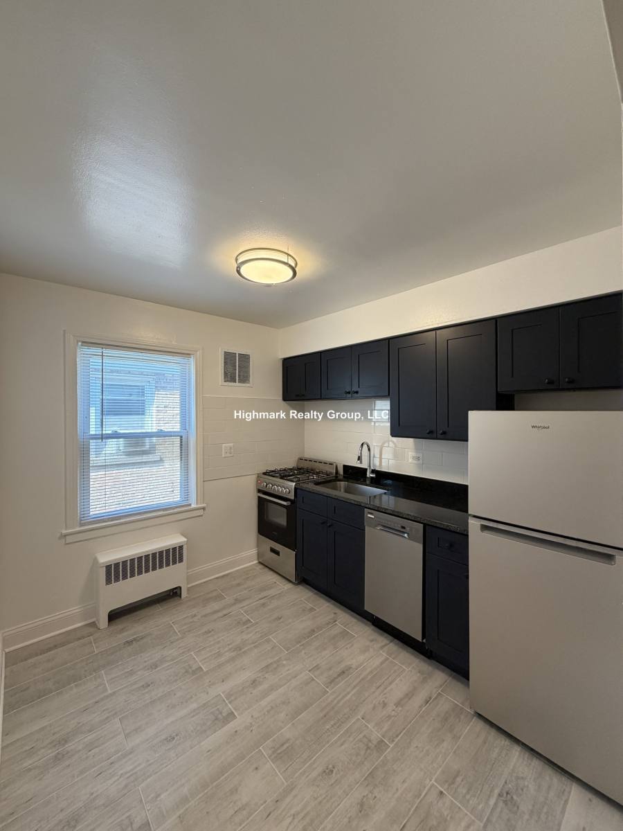 Apartment for rent at 2752 W N Shore Ave #2EE, Chicago, IL 60645