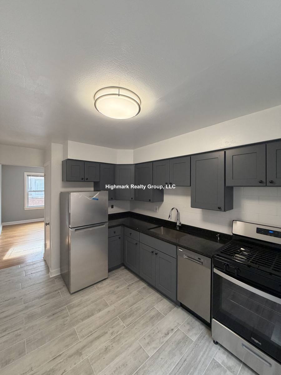 Apartment for rent at 2752 W N Shore Ave #2EE, Chicago, IL 60645