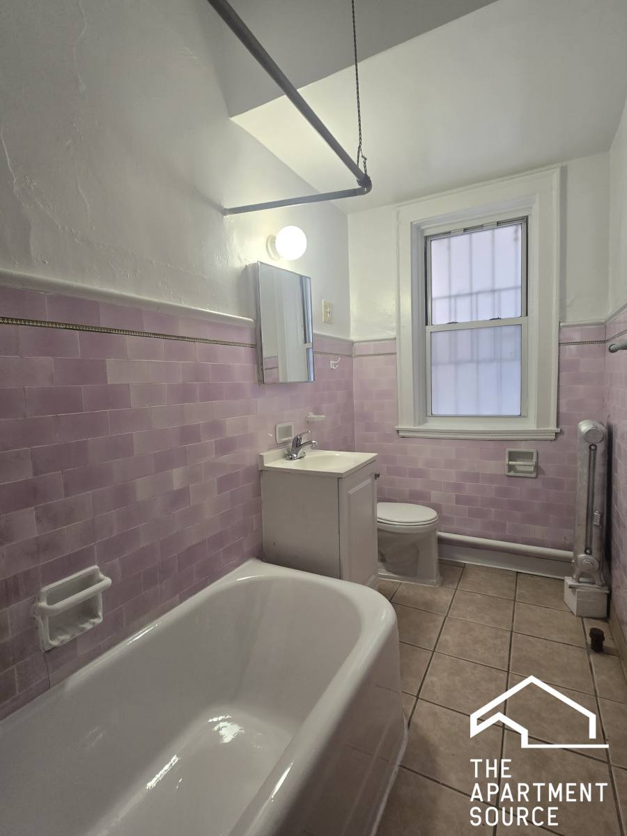 Apartment for rent at 1806 W Farwell Ave #3B, Chicago, IL 60626