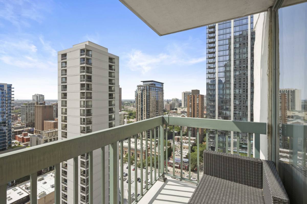 Apartment for rent at 1 W Superior St #1, Chicago, IL 60654