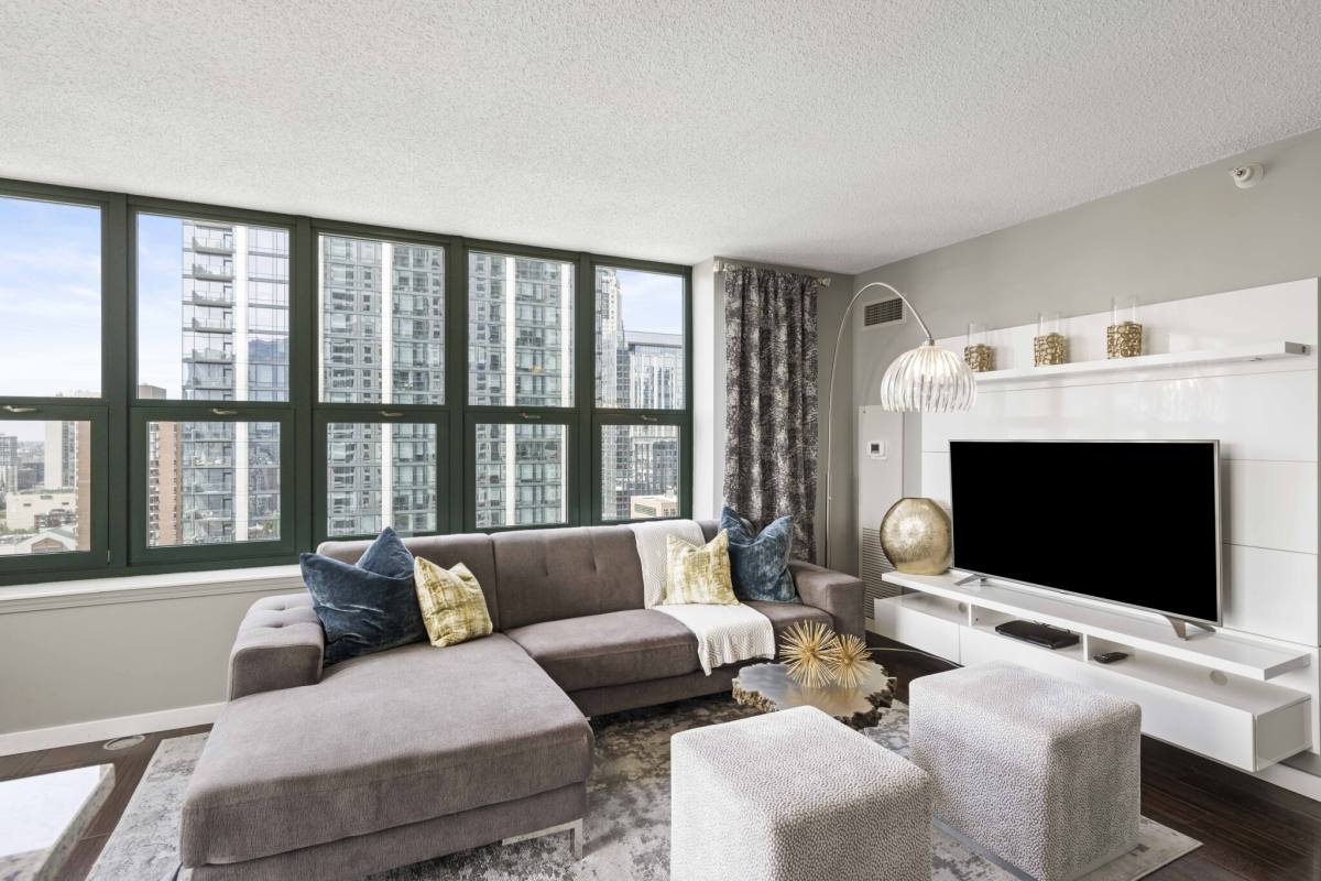 Apartment for rent at 1 W Superior St #1, Chicago, IL 60654