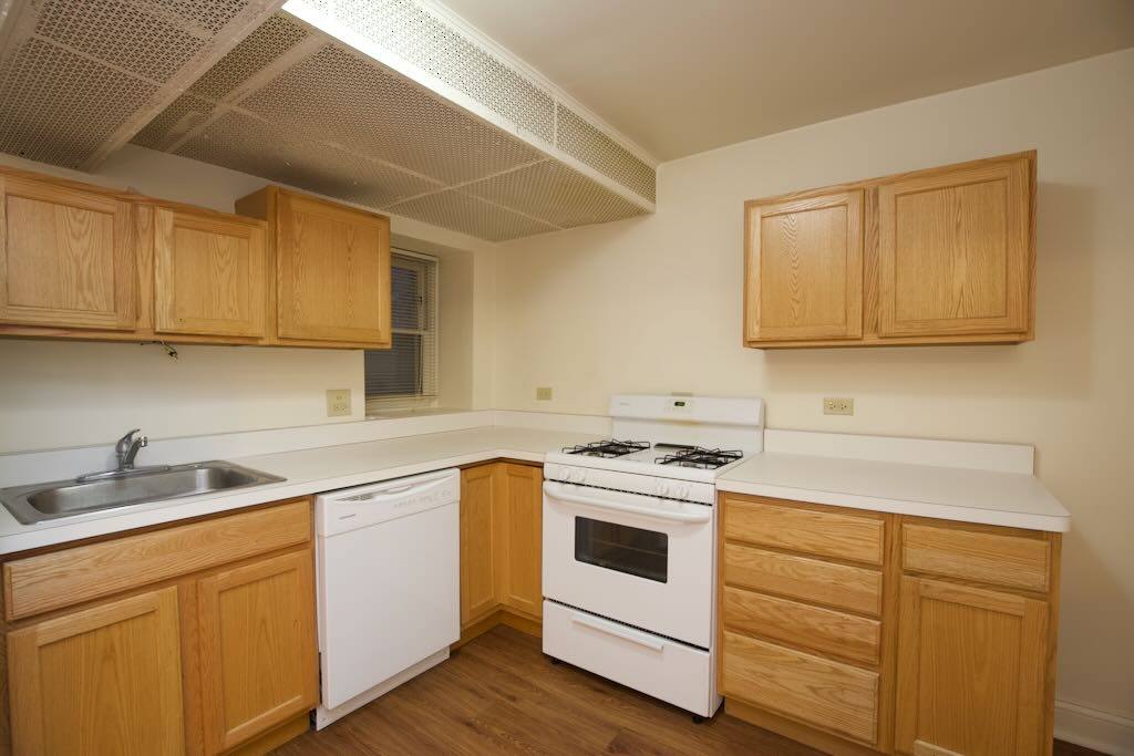 Apartment for rent at 626 Wellington Drg, Chicago, IL 60657