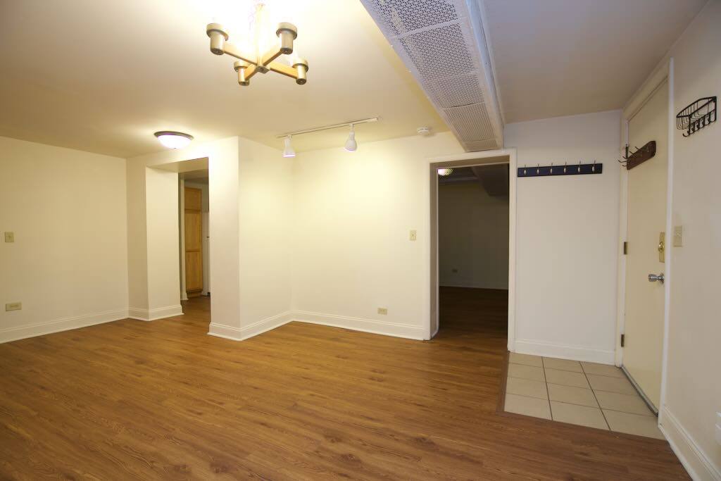 Apartment for rent at 626 Wellington Drg, Chicago, IL 60657