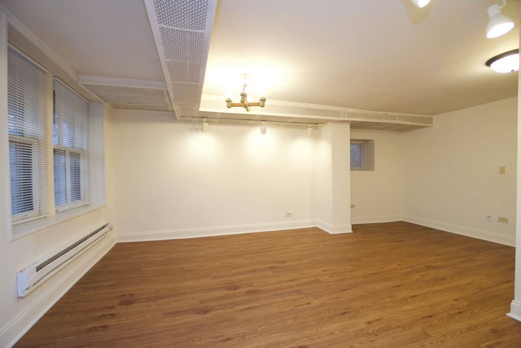 Apartment for rent at 626 Wellington Drg, Chicago, IL 60657