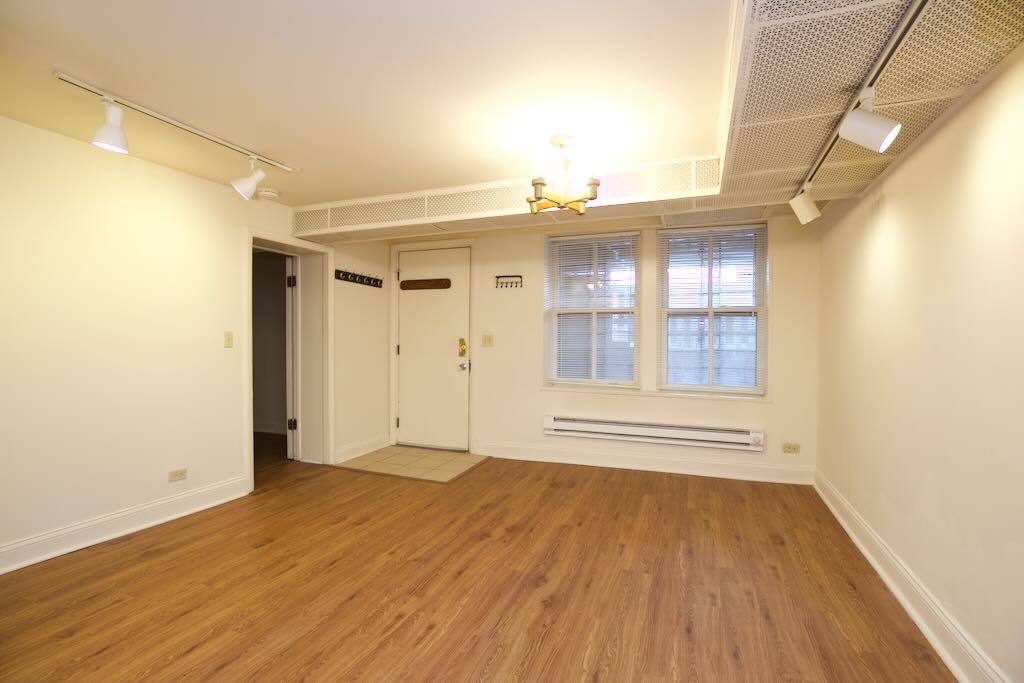 Apartment for rent at 626 Wellington Drg, Chicago, IL 60657