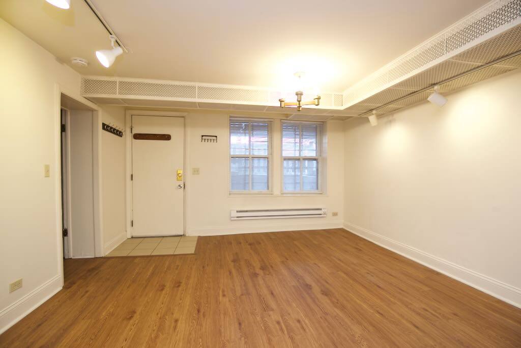 Apartment for rent at 626 Wellington Drg, Chicago, IL 60657