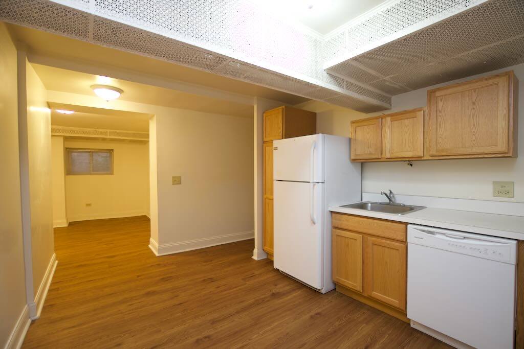 Apartment for rent at 626 Wellington Drg, Chicago, IL 60657
