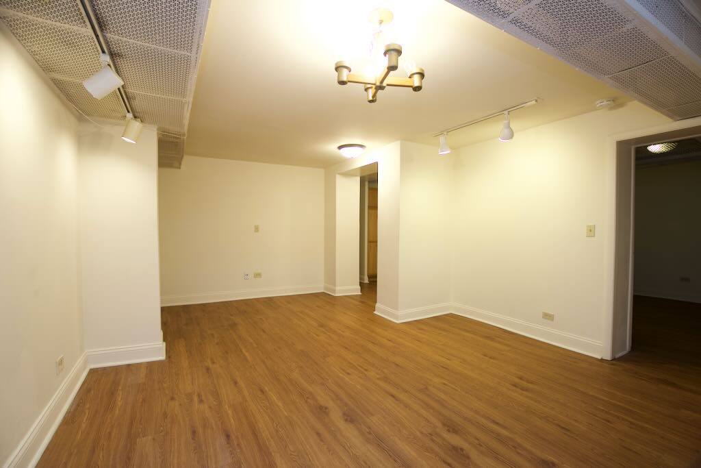 Apartment for rent at 626 Wellington Drg, Chicago, IL 60657