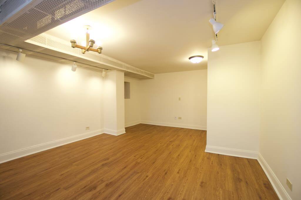 Apartment for rent at 626 Wellington Drg, Chicago, IL 60657