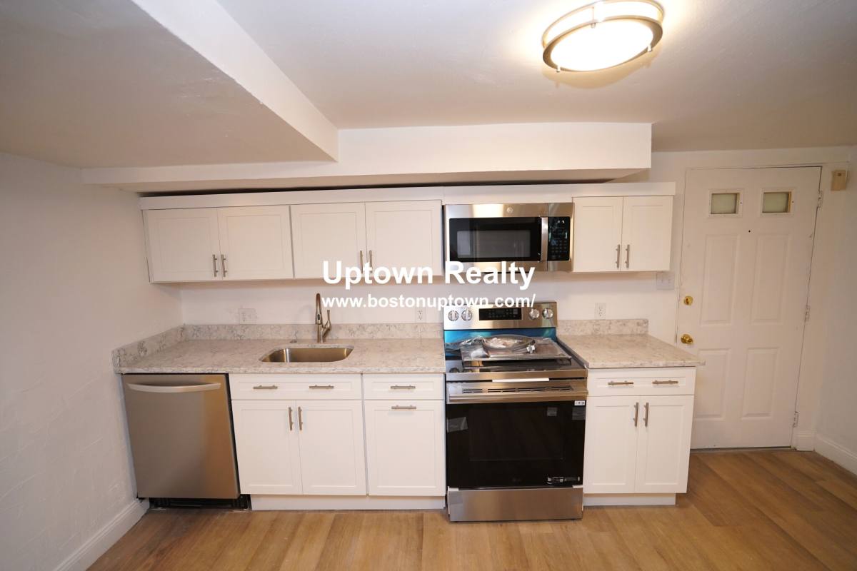 Apartment for rent at 81 Waverly #B, Brighton, MA 02135