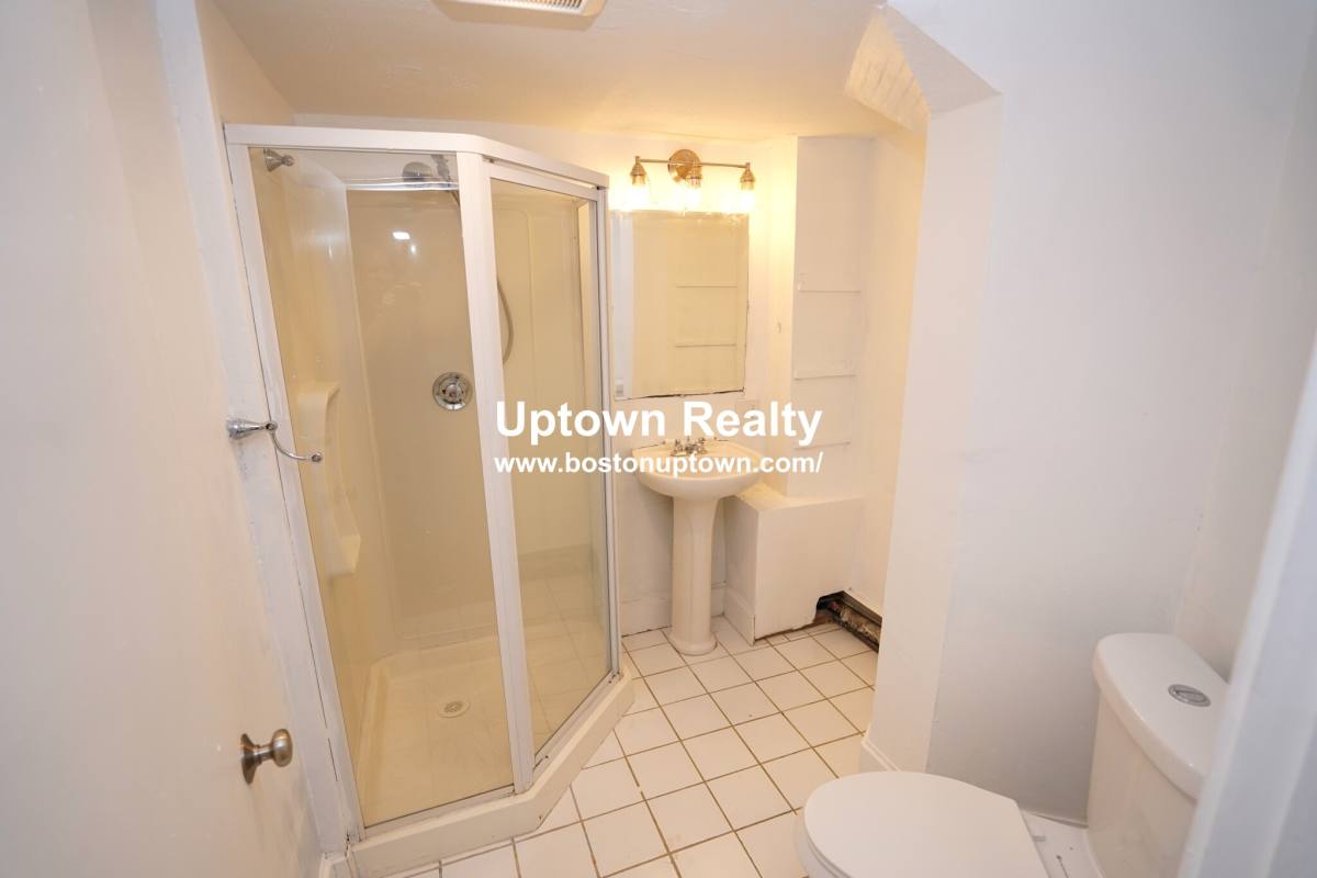 Apartment for rent at 81 Waverly #B, Brighton, MA 02135