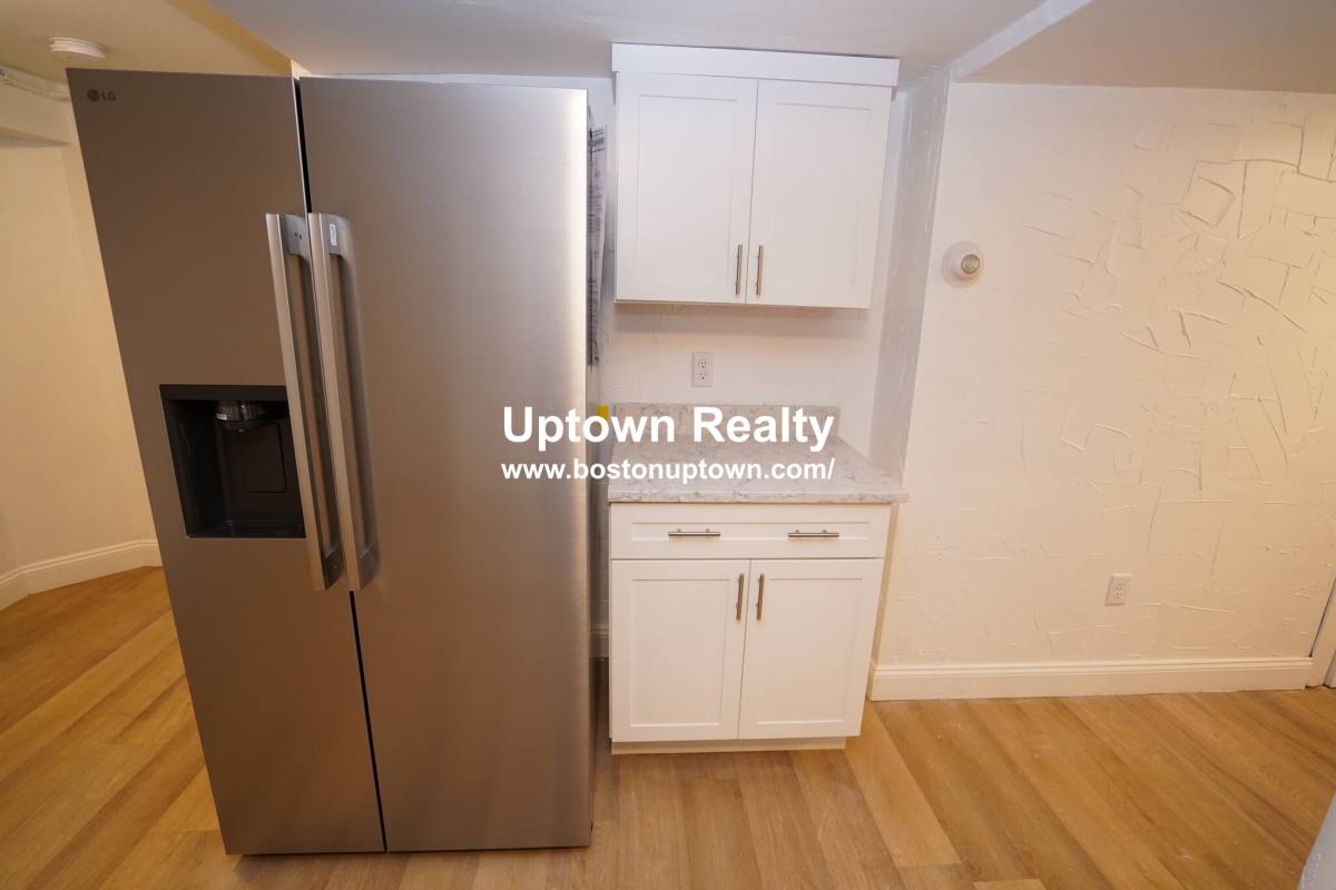 Apartment for rent at 81 Waverly #B, Brighton, MA 02135
