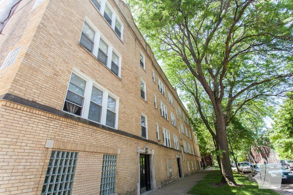 Apartment for rent at 1919 W Winona St #1, Chicago, IL 60640