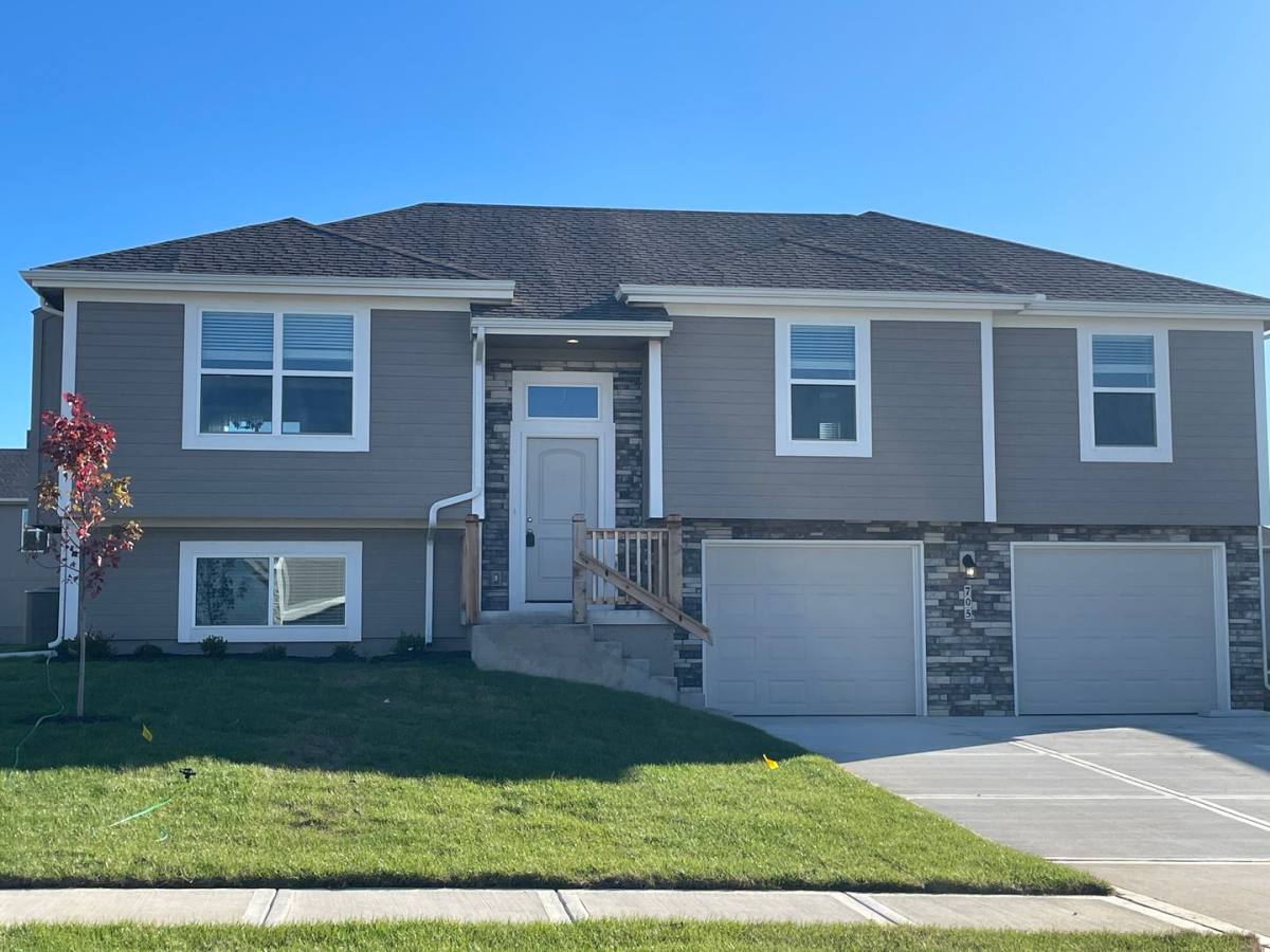 House for rent at 705 Summer Dawn Circle, Belton, MO 64012