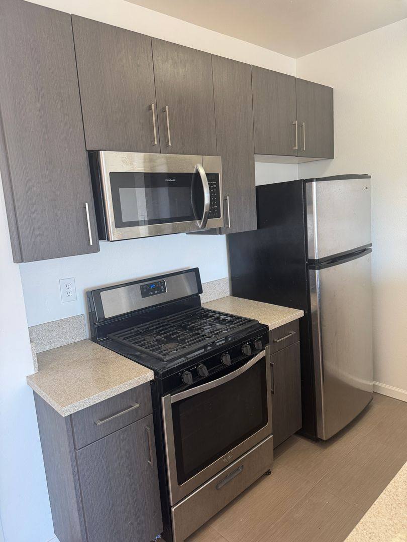 Apartment for rent at 1210 Venice Blvd, Venice, CA 90291