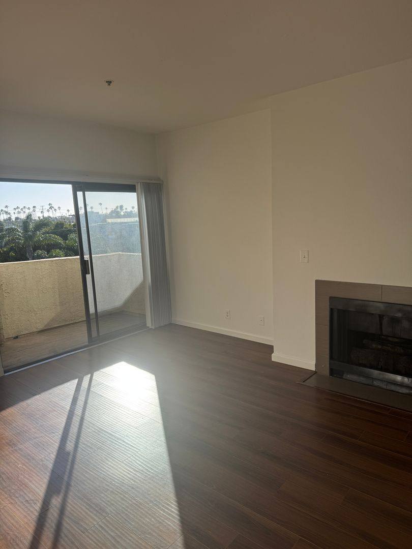 Apartment for rent at 1210 Venice Blvd, Venice, CA 90291