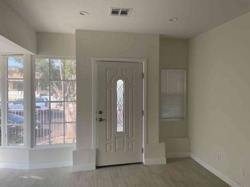 Apartment for rent at 2910 S Budlong Ave, Los Angeles, CA 90007