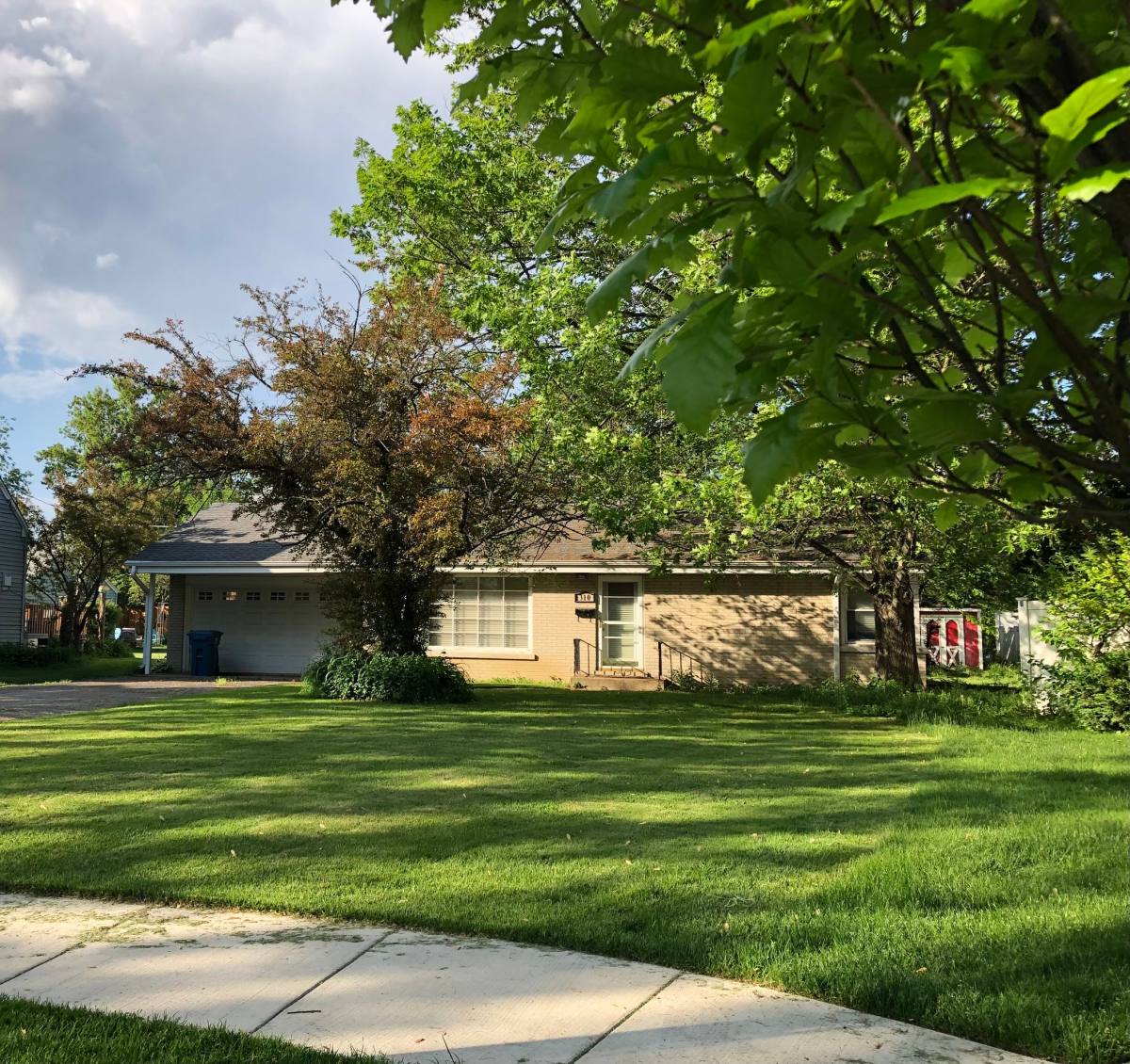 House for rent at 310 Hillside Ave, Elmhurst, IL 60126