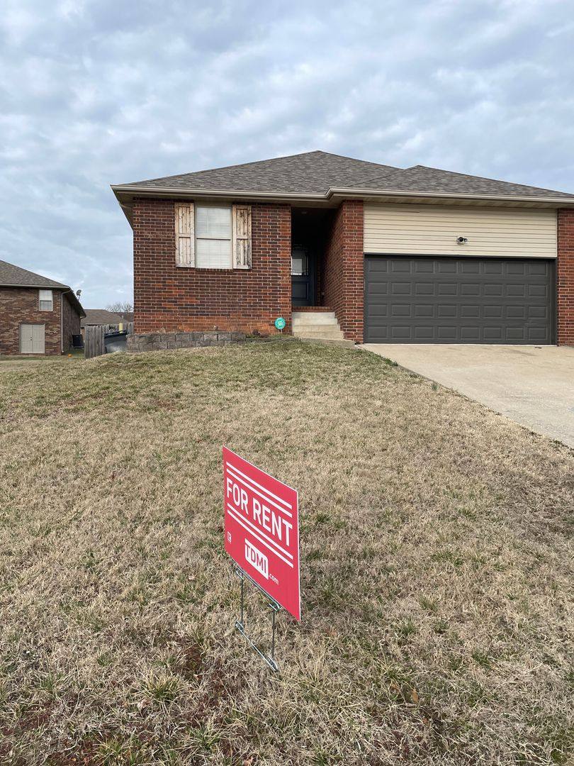 Apartment for rent at 1009 N 24th St, Ozark, MO 65721